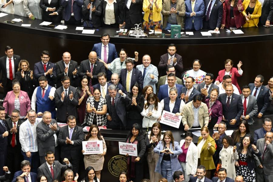 Monreal llama a la unidad en el Congreso y respalda a Sheinbaum en su primer informe
