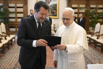 El Papa Le&oacute;n XIV recibe a un sacerdote que defiende a los cat&oacute;licos LGBTQ