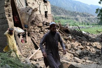 Terremoto en Afganist&aacute;n deja 800 muertos y m&aacute;s de 2,700 heridos