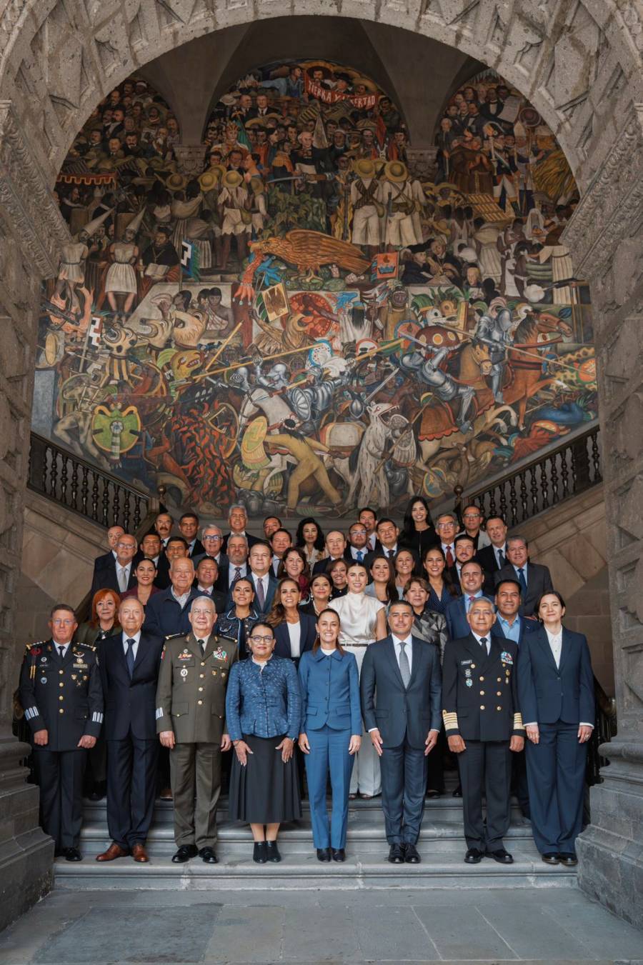 Gobierno y estados acuerdan fortalecer policías y fiscalías en México