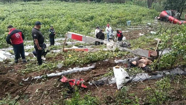 Helic&oacute;ptero se desploma en l&iacute;mites de Edomex y Morelos; reportan dos muertos