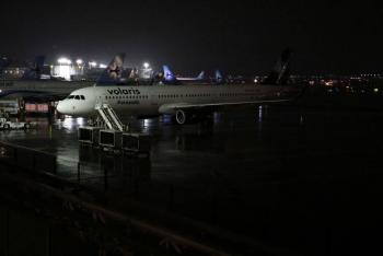 AICM restablece operaciones en ambas pistas tras fuertes lluvias