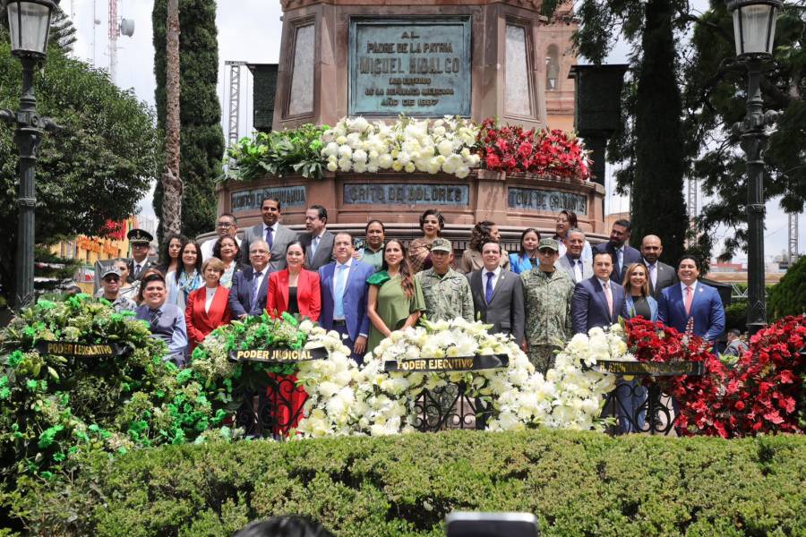 Gobernadora Libia Dennise encabeza colocación del Bando Solemne para las Fiestas Patrias en Dolores Hidalgo