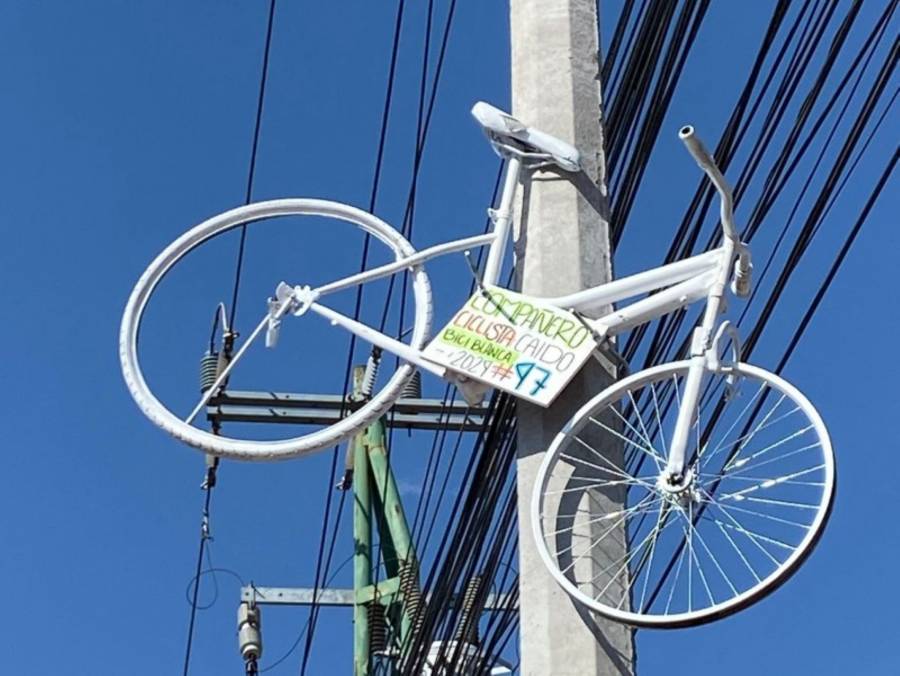 Ciclistas rinden homenaje con 