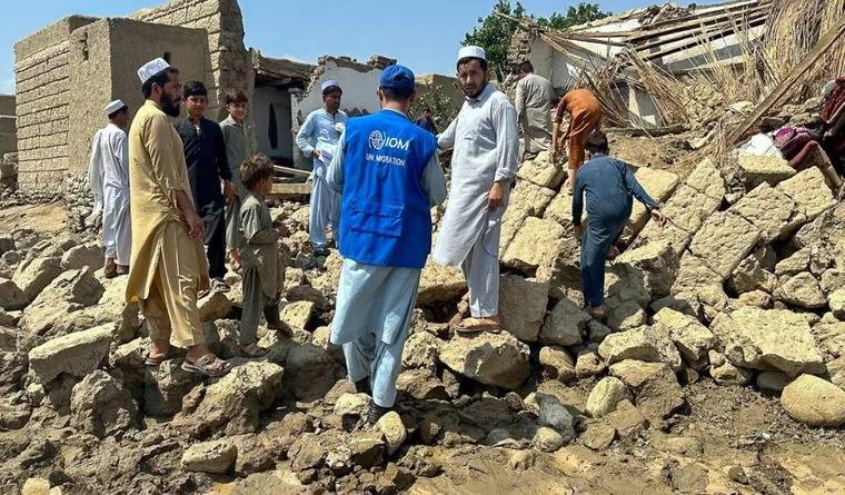 Terremoto en Afganistán deja más de 2,200 muertos y dificulta labores de rescate