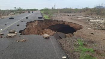Fuertes lluvias generan socav&oacute;n en carretera Cero Sur de Hermosillo y bloquean el tr&aacute;nsito