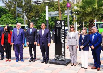 Janecarlo Lozano inaugura el “Paseo de la Fraternidad” en Gustavo A. Madero con banderas de Latinoam&eacute;rica
