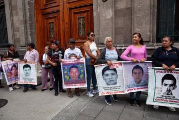 Padres de los 43 normalistas se re&uacute;nen con Sheinbaum; esperan informaci&oacute;n “novedosa”