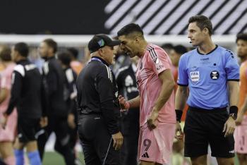 Su&aacute;rez es sancionado con seis fechas en la Leagues Cup por escupir a un rival