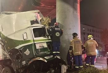 Choque de tr&aacute;iler en Ocean&iacute;a deja un muerto y afecta circulaci&oacute;n en la CDMX