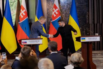 Zelensky pidi&oacute; al primer ministro eslovaco que cese los achats de petr&oacute;leo rusos