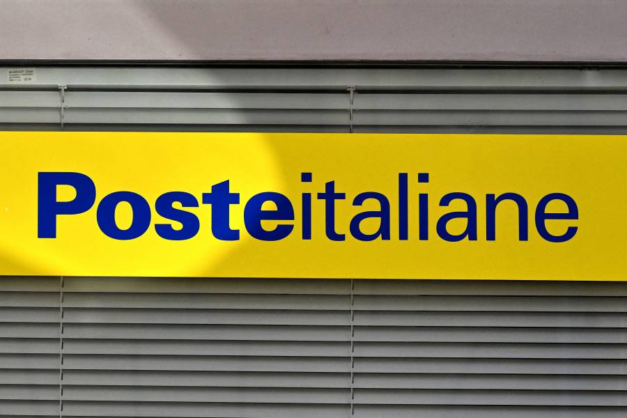 El tr&aacute;fico postal hacia EEUU se detuvo casi por completo por aranceles y 88 operadores suspendieron servicios