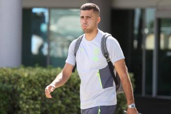 Demb&eacute;l&eacute; y Vitinha 