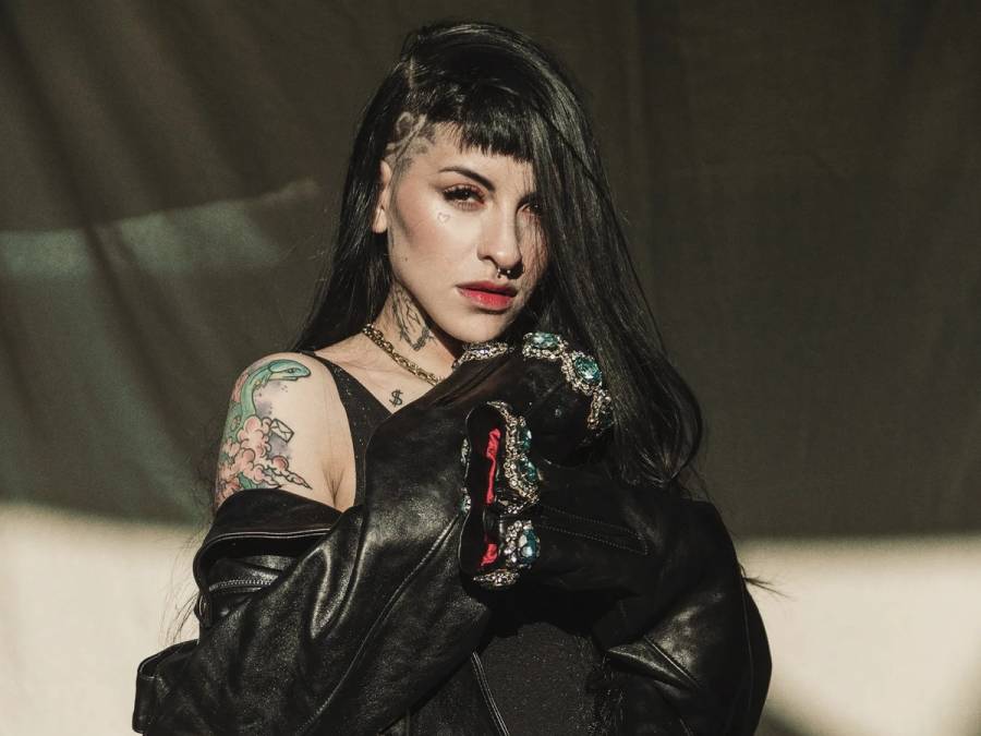 Cazzu enfrenta cr&iacute;ticas por vender contenido exclusivo tras pleito con Christian Nodal