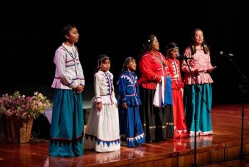 Mujeres ind&iacute;genas protagonizan hist&oacute;rico concierto en Bellas Artes