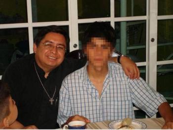 V&iacute;ctima denuncia a sacerdote escolapio protegido por la iglesia; acusa encubrimiento institucioal