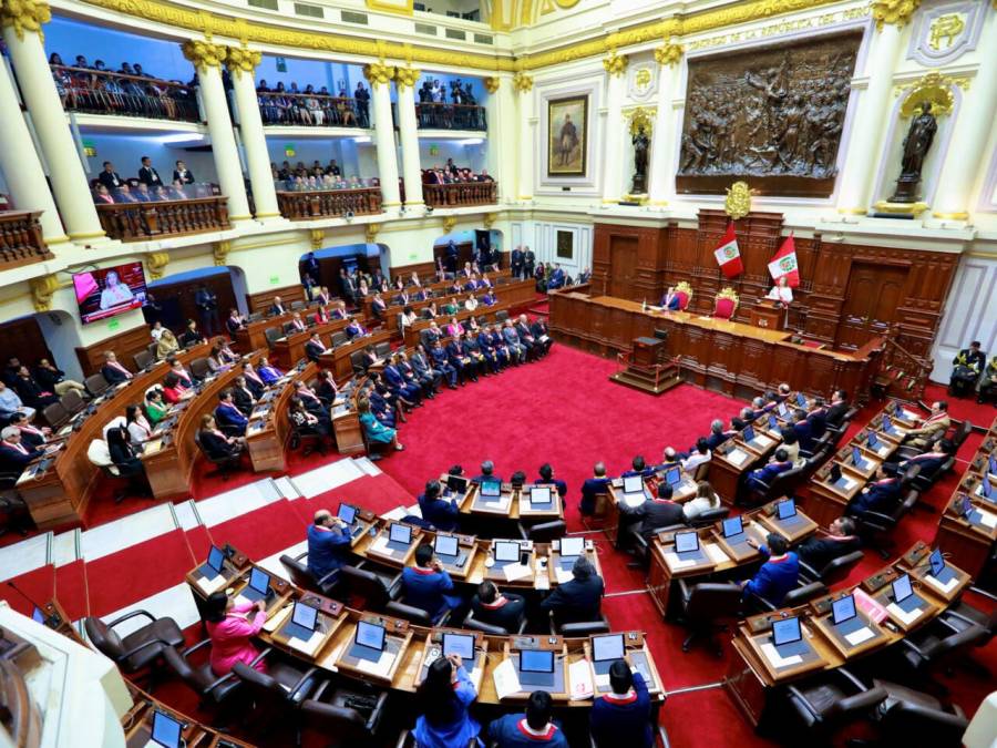 Congreso de Perú votará moción para declarar persona non grata a Claudia Sheinbaum