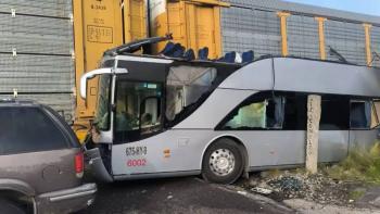 Accidente en carretera Maravatio-Atlacomulco deja 10 muertos y 40 heridos