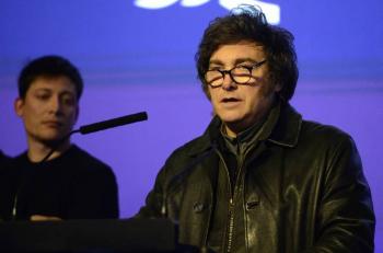 Partido de Milei derrotado en elecci&oacute;n provincial considerada un test en Argentina