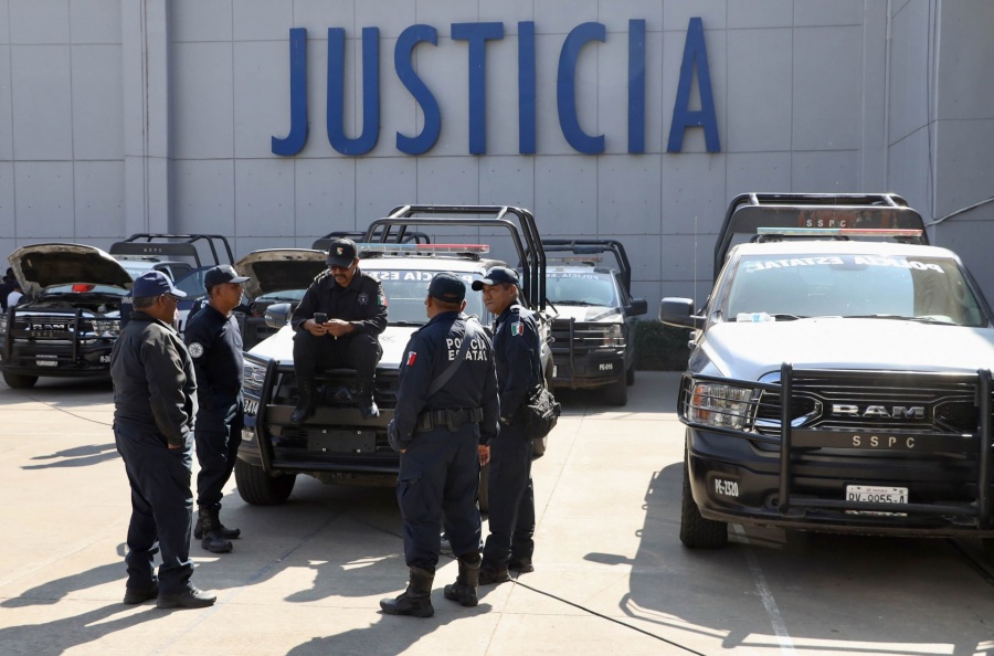 Gobierno de Oaxaca entrega fusiles israelíes a la policía estatal