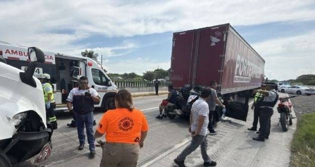 Incendio de autobús en la autopista Córdoba-Veracruz deja 14 personas heridas