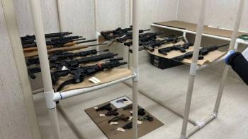 Arrestan a ni&ntilde;o de 13 a&ntilde;os en Washington por posesi&oacute;n de armas y amenazas de tiroteo escolar