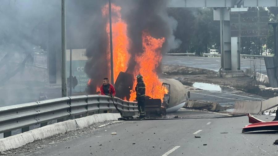 Incendio en el Puente de la Concordia deja 18 heridos y provoca cierre de estaci&oacute;n Santa Marta del Metro