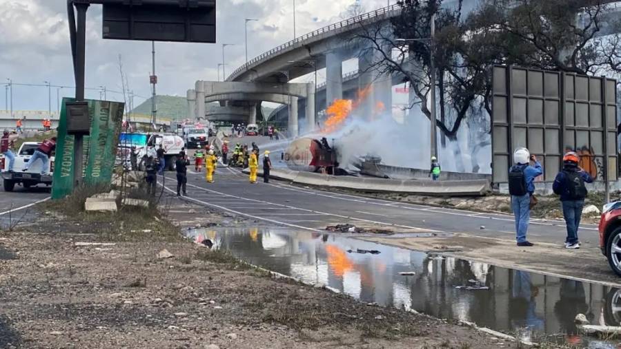 Chofer de pipa que explotó en La Concordia permanece grave; fue trasladado a hospital de la CDMX