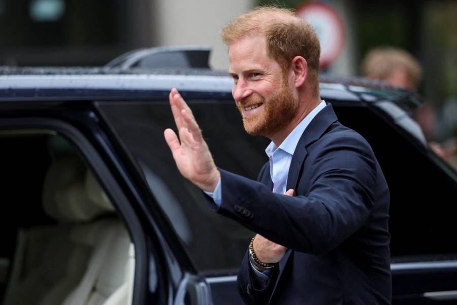 El pr&iacute;ncipe Enrique llega a la casa de su padre, Carlos III, en su primer encuentro desde 2024