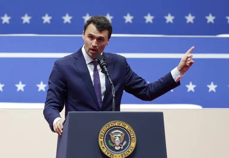 Charlie Kirk recibe un disparo durante conferencia en universidad de Utah; un detenido