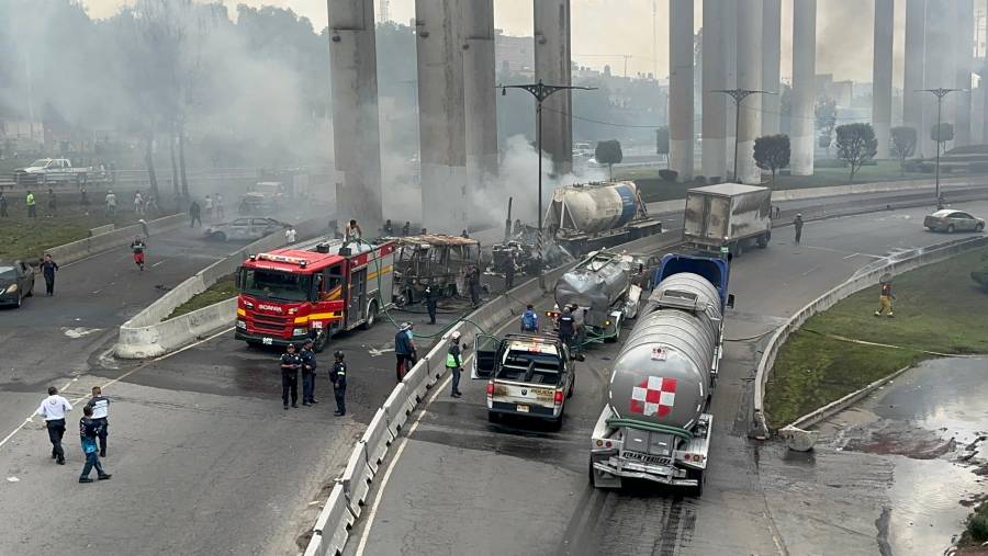 Heridos por la explosión de pipa de gas son trasladados a hospitales por quemaduras