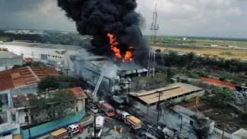Incendio en empresa de qu&iacute;micos en Escobedo, Nuevo Le&oacute;n deja dos personas lesionadas