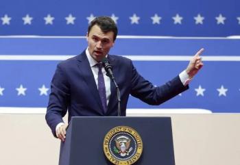 Charlie Kirk recibe un disparo durante conferencia en universidad de Utah; un detenido
