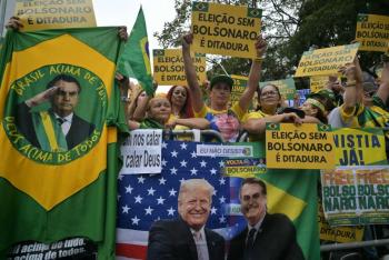 Juicio a Bolsonaro se reanuda con cr&iacute;ticas de magistrado al proceso