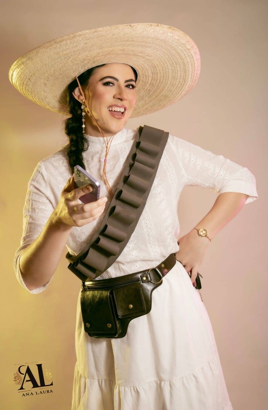 ANA LAURA 