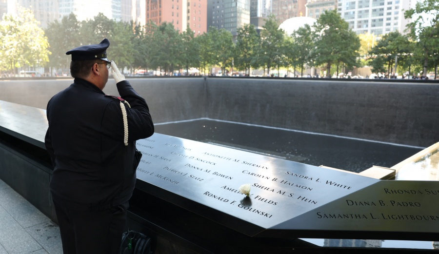 Nueva York conmemora atentados del 11-S en medio de división política