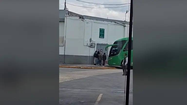 Manifestantes toman la Central de Autobuses del Norte y paralizan operaciones en CDMX