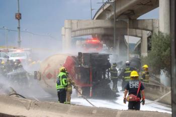 Sube a 10 el n&uacute;mero de personas fallecidas tras explosi&oacute;n de pipa en Iztapalapa