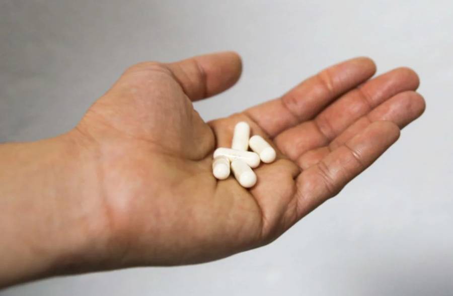Melatonina en farmacias: la etiqueta dice una cosa y el frasco otra