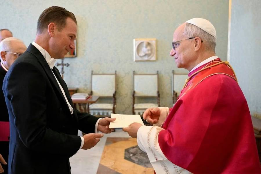 El Papa León XIV recibe credenciales del nuevo embajador de EE.UU., Brian Francis Burch, ante el Vaticano
