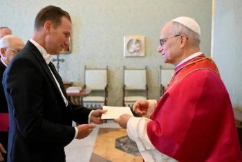 El Papa Le&oacute;n XIV recibe credenciales del nuevo embajador de EE.UU., Brian Francis Burch, ante el Vaticano