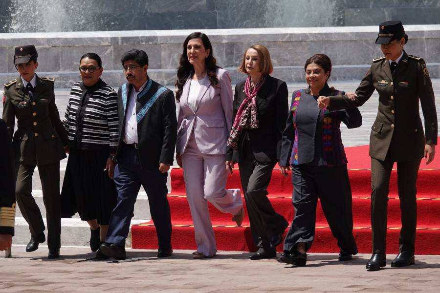 Ministro Hugo Aguilar manifiesta respeto hacia Kenia López Rabadán tras polémica en ceremonia
