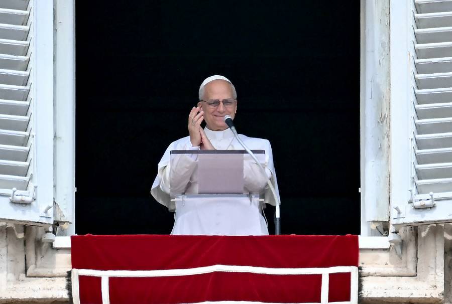 El papa Le&oacute;n XIV celebra su 70º cumplea&ntilde;os con miles de fieles en el Vaticano