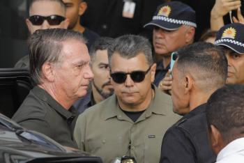 Bolsonaro deja prisi&oacute;n domiciliar para examen m&eacute;dico tras ser condenado por golpismo