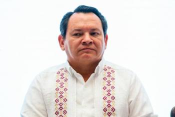 Gobernador de Yucat&aacute;n visita a familiares de v&iacute;ctimas de accidente en la M&eacute;rida-Campeche