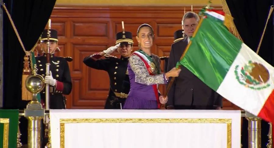 Claudia Sheinbaum da su primer Grito de Independencia como presidenta, resaltando la figura de las heroínas patrias
