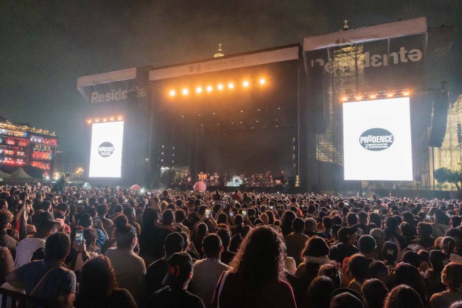Residente presenta canci&oacute;n in&eacute;dita en hist&oacute;rico concierto masivo en el Z&oacute;calo