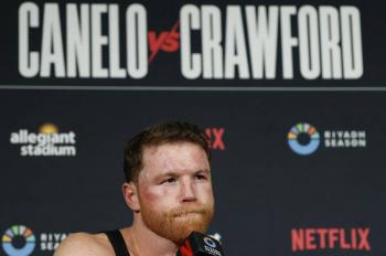 Checo P&eacute;rez respalda a Canelo &Aacute;lvarez tras su derrota ante Terence Crawford