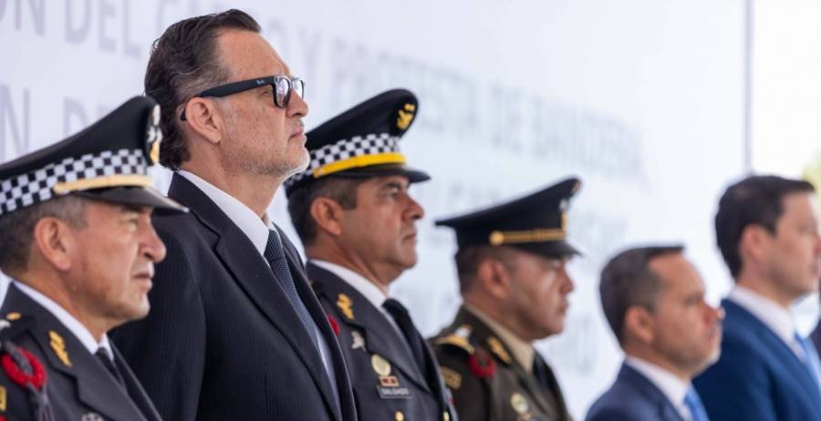 Kuri asiste a toma de protesta del nuevo mando de la Guardia Nacional en Quer&eacute;taro