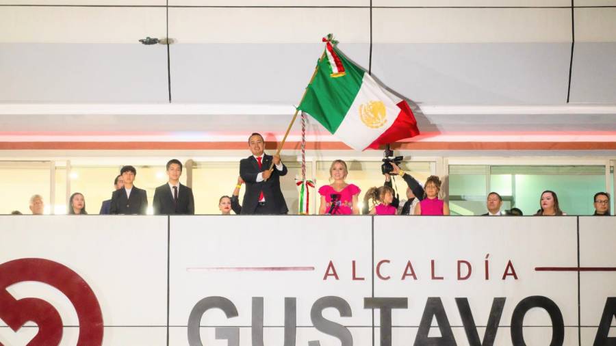 Janecarlo Lozano encabeza multitudinaria conmemoración del 215 aniversario de la Independencia en Gustavo A. Madero